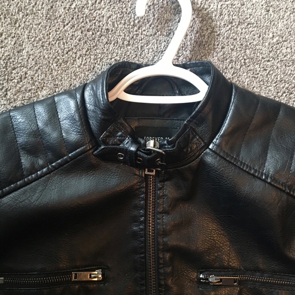 A forever 21 leather jacket - Picture 7 of 10